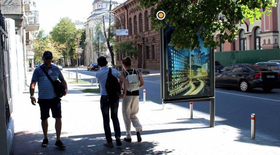 Сiтiлайт B у Києві, Сітілайт 1.2х1.8  Шовковична вул. 26-28 Фото 1