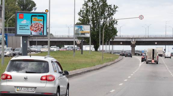 Видеоборд A в Киеве, Цифра 2.3х3.14  Набережне шосе, ст.м. Дніпро, в напрямку до моста Метро - 333011 фото 1