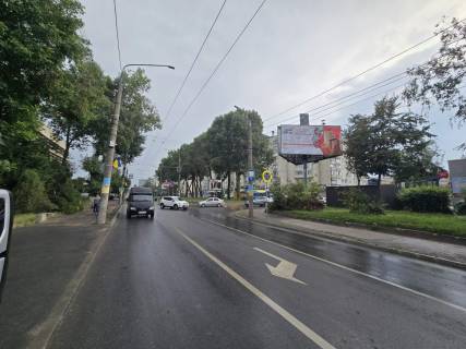 Билборд A в Черновцах, Щит 3x6  Головна вул / Ентузіастів вул, з центру фото 1