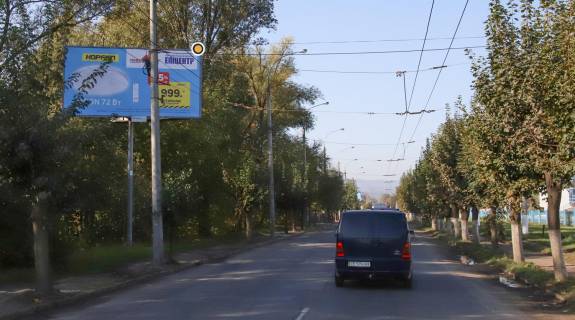 Билборд B в Черновцах, Щит 3x6  Хотинська вул., 48-50, від Калинівського ринку фото 2