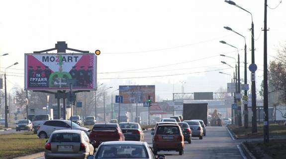 Билборд A в Киеве, борд  Богатирська вул., 3, завод "Оболонь", роздільник, на Почайну фото 1
