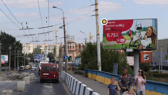 Билборд A в Луцке, Щит 3x6  Карпенка-Карого вул / Перемоги просп., в центр фото 1
