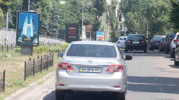 Ситилайт A в Киеве, Сітілайт 1.2х1.8  вул. Богдана Гаврилишина (Ванди Василевської). роздільник фото 1