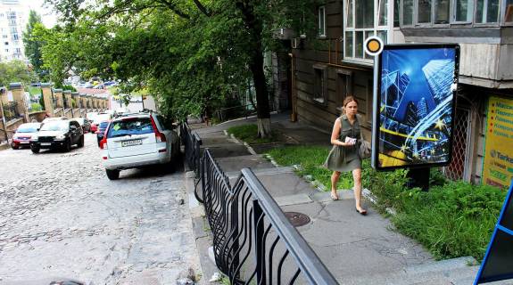 Сiтiлайт A у Києві, Сітілайт 1.2х1.8  Шовковична вул. 46-48 Фото 1