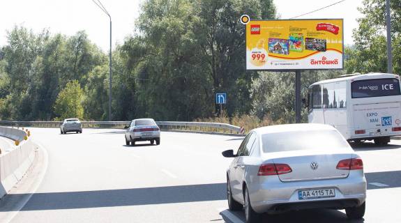 Билборд A в Киеве, Щит 3x6  шосе Дніпровське (шосе Дніпропетровське), в напрямку до Обухова, за КПП, за пішохідним мостом (справа) фото 1