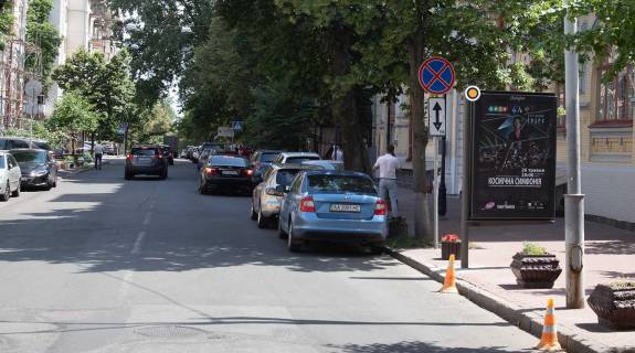 Сiтiлайт A у Києві, Сітілайт 1.2х1.8  Орлика Пилипа вул. 4 Фото 1