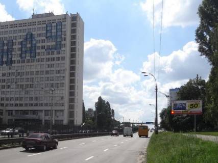 Білборд, Бігборд (Борд)  A у Києві просп. Любомира Гузара (Космонавта Комарова). 12, из центра Фото 1