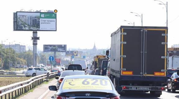 Нестандарт A в Киеве, Уніпол 5х12  Велика Кільцева дорога, в напрямку до вул. Соборної (люверси) фото 1