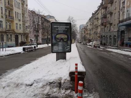 Ситилайт A в Киеве, Сітілайт 1.2х1.8  Антоновича вул. (Горького). роздільник фото 1