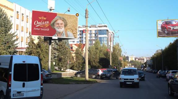 Билборд B в Черновцах, Щит 3x6  Героїв Майдану вул., 230, в центр фото 1
