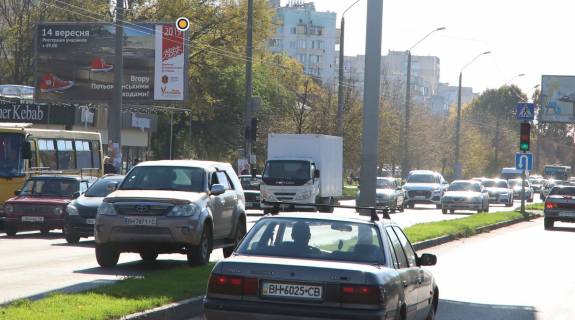 Билборд B в Одессе, Щит 3x6  Небесної Сотні просп. (Маршала Жукова просп.). 47/1-А, біля пішохідного переходу фото 1