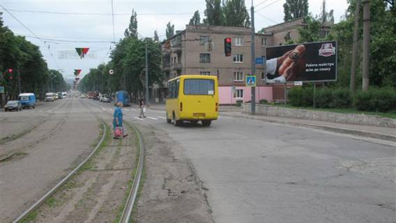 Билборд A в Кривом Роге Южный пр. / Подлепы ул, интенсивный перекресток, сеть магазинов, из центра  !!! Размер 5850х2850 мм !!! фото 1