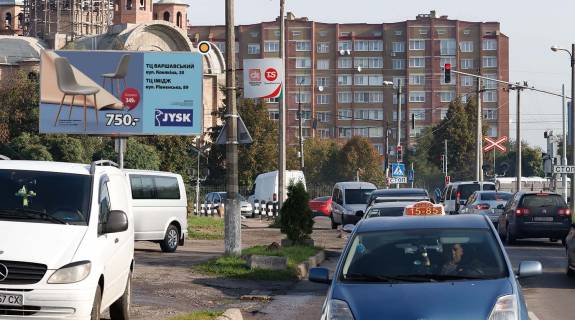 Билборд B в Луцке, Щит 3x6  Задворецька вул., шинний центр Vianor фото 1