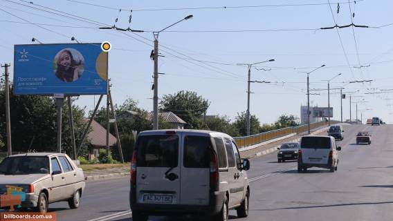 Билборд B в Луцке, Щит 3x6  Рівненська вул / Княжа (колишня Купріна) вул., із центру фото 1