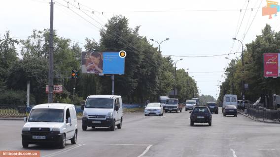 Билборд B в Ровно, Щит 3x6  Галицького Данила вул / Бандери Ст вул, з центру фото 1