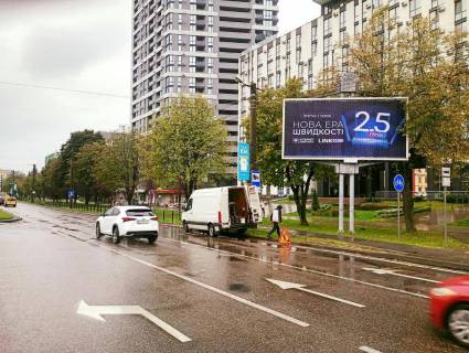 Призма A в Львове, Призматрон 3х6  Чорновола В пр / Панча вул, в центр - 37155 фото 1