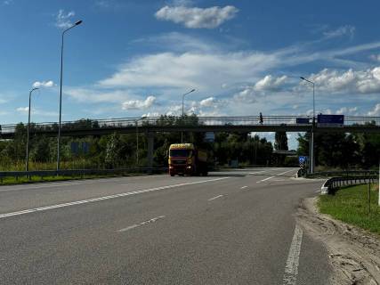 Нестандарт A в Обухове, 2х16  Н01 Обухів, Надземний пішохідний міст біля АЗС WOG в сторону Києва фото 1