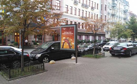 Сiтiлайт B у Києві, 1,2х1,8  Пушкінська вул./Тараса Шевченка булв. (Прем'єр Палац) Фото 1