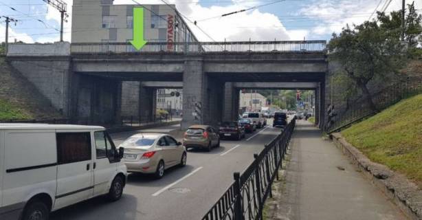 Нестандарт B в Киеве, 2x8  ул. Федорова, 3 мост от Антоновича, в сторону Простасов Яр, левый фото 1