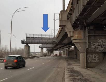 Нестандарт A в Киеве, 2x8  ул. Дарницкое шоссе, железнодорожный мост (технологический карман), направление в центр фото 1