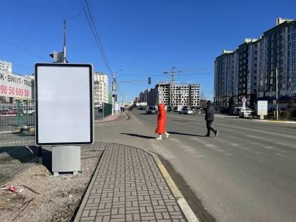 Ситилайт B в Крюковщине, 1,2х1,8м  вул. Балукова , навпроти ЖК Євромісто , біля AMI клініка , перед зупинкою громадського транспорту , на переході фото 1