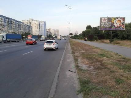 Призма A в Киеве, 3Х6  Бажана пр-т 5 из центра - 613416 фото 1