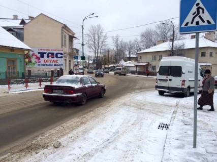 Билборд B в Надворной, 3x6  Соборна-Шевченка-Чорновола, площа Вічнного Вогню, торговий центр Лев, напрямок руху на Івано-Франківськ, Богородчани фото 1