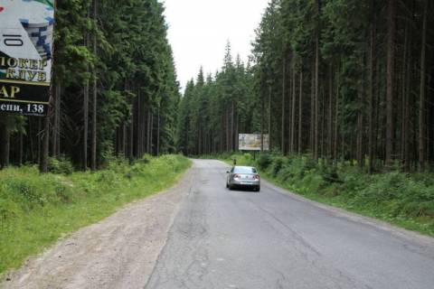 Билборд A в Буковеле, 3x6  Траса Н-09 Мукачево-Львів, дорога від Буковеля до Івано-Франківська (с.Поляниця),  відпоч. комплекс Царина, Батьківський поріг, 300 м перед перехрестям з трасою, напрямок руху на Івано-Франківськ фото 1