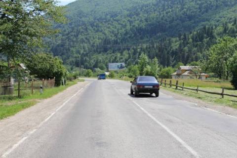 Билборд A в Микуличине, 3x6  Траса Н-09 Мукачево-Львів, готель Марципан, 700 м перед АЗС УкрНафта, напрямок руху на Івано-Франківськ фото 1