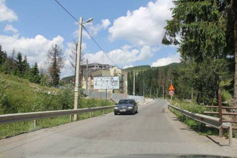 Билборд B в Буковеле, 3x6  Траса Н-09 Мукачево-Львів, дорога на Буковель (с.Поляниця), готель Зірка Буковелю 1, 800 м до Буковеля, напрямок руху на Буковель фото 1