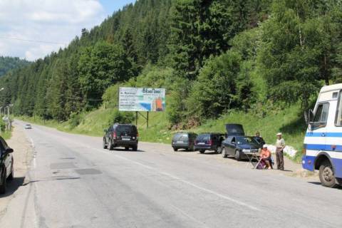 Білборд, Бігборд (Борд)  A у Яремче, 3x6  Траса Н-09 Мукачево-Львів, в`їзд в місто зі сторони Буковеля, джерело, автозупинка, напрямок руху на Буковель Фото 1