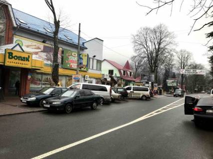 Беклайт B у Яремче, 2x3  Траса Н-09 Мукачево-Львів, Свободи, центр міста, супермаркет Вопак, напрямок руху на Буковель Фото 1