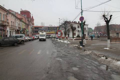 Нестандарт A в Надворной, 1,4x0,9  Чорновола, міський фонтан, маг.Шик,Гранд, пер.Кураж, напрямок руху на Яремче, Буковель фото 1