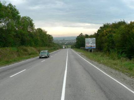Білборд, Бігборд (Борд)  A у Надвірній, 3x6  Траса Івано-Франківськ-Богородчани-Надвірна, на в`їзді у Надвірну з Богородчан, напрямок руху на Надвірну, Яремче, Буковель (низ) Фото 1