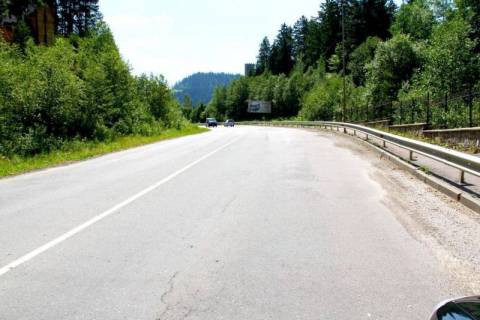 Билборд A в Яремче, 3x6  Траса Н-09 Мукачево-Львів, виїзд з міста в сторону Буковеля, санаторій "Яремче", голелі Велланд, Фортуна, Панська хата, напрямок руху на Буковель фото 1
