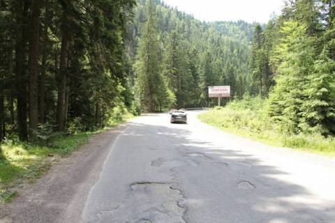 Билборд A в Буковеле, 3x6  Траса Н-09 Мукачево-Львів, дорога на Буковель (с.Поляниця), 4 км 850 м до Буковеля, напрямок руху на Буковель фото 1