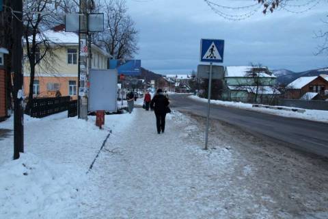 Сiтiлайт B у Яремче, 1,2x1,8  Траса Н-09 Мукачево-Львів, Свободи, автовокзал, маг. У Галини, напрямок руху на Івано-Франківськ Фото 1