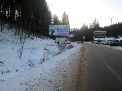 Билборд B в Буковеле, 3x6  Траса Н-09 Мукачево-Львів, дорога на Буковель (с.Поляниця), навпроти перевернутої хати, сувенірний ринок, 3 км 900 м до Буковеля, напрямок руху на Буковель фото 1