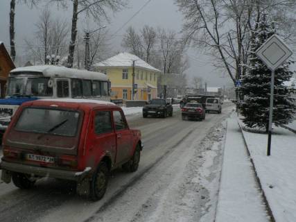 Білборд, Бігборд (Борд)  B у Яремче, 3x6  Траса Н-09 Мукачево-Львів, центр міста, автовокзал, АЗС УкрНафта, напрямок руху на Івано-Франківськ Фото 1