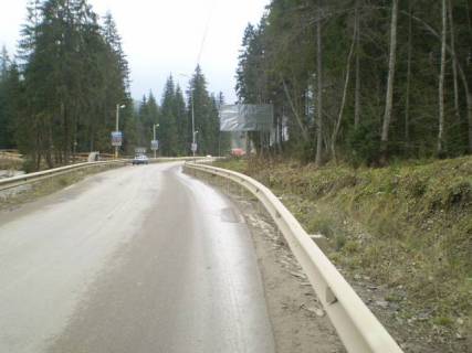 Билборд A в Буковеле, 3x6  Траса Н-09 Мукачево-Львів, дорога від Буковеля до Івано-Франківська (с.Поляниця), біля садиби "Ра", 300 м від Буковеля, напрямок руху на Івано-Франківськ фото 1