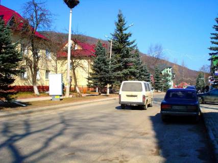 Сiтiлайт B у Яремче, 1,2x1,8  Траса Н-09 Мукачево-Львів, Свободи-Руднєва, Гастроном Яремче, кафе Коломийка, Затишок, напрямок руху на Івано-Франківськ Фото 1