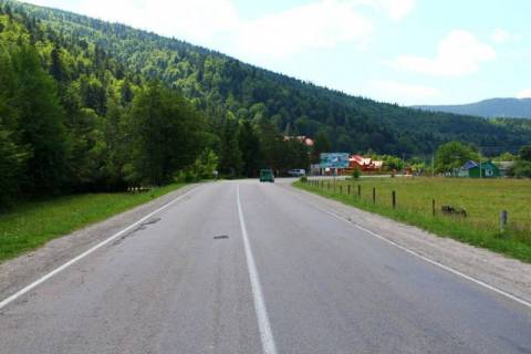 Билборд A в Микуличине, 3x6  Траса Н-09 Мукачево-Львів, колиба Воротище, готель Червона калина, 100 після АЗС УкрНафта, напрямок руху на Буковель фото 1