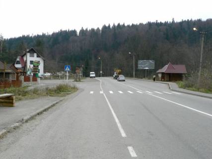 Білборд, Бігборд (Борд)  A у Яремче, 3x6  Траса Н-09 Мукачево-Львів, виїзд з міста на Буковель, біля початку стежки до каменя Довбуша, колиби на Пеньках, напрямок руху на Буковель Фото 1