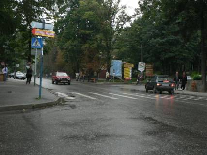 Нестандарт A в Яремче, 1х4  Траса Н-09 Мукачево-Львів, Свободи, центр міста, супермаркет Вопак, напрямок руху на Буковель фото 1