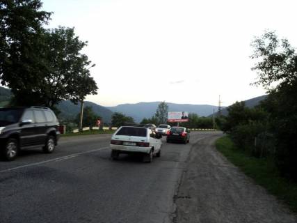 Білборд, Бігборд (Борд)  B у Яремче, 3x6  Траса Н-09 Мукачево-Львів, в`їзд у місто зі сторони Івано-Фр, біля автозупинки Дора-2, напрямок руху на Буковель Фото 1