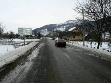 Билборд B в Яремче, 3x6  Траса Н-09 Мукачево-Львів, виїзд з міста в сторону Івано-Фр, біля повороту на ШРБУ, напрямок руху на Івано-Франківськ фото 1