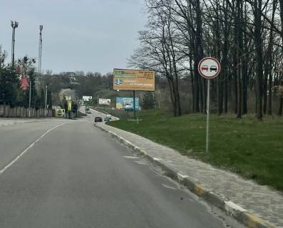 Билборд A в Крюковщине, Board 3x6м  Вул. Балукова, спуск до річки, перед ресторан "Охота",   поруч Парк,   спортивне поле "Ping-pong",  біля парку, в бік м. Київ фото 1