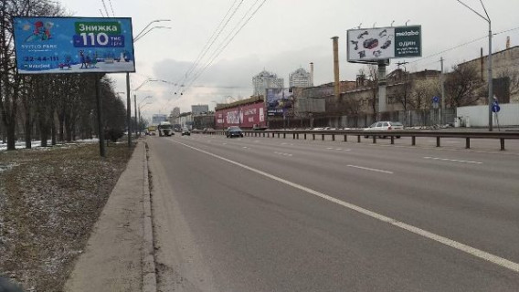 Билборд B в Киеве, Board 3x6м  пр. Берестейський, 54, (пр. Перемоги), поруч Університет "КНЕУ ім. В. Гетьмана", Скульптура "Гривня Всемогутня", навпроти АЗС "AMIC Energy", в бік центру фото 1