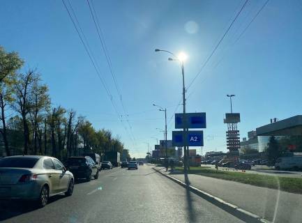 Билборд A в Киеве, Board 3x6м  вул. Велика Кільцева дорога/вул. Петропавлівська, 6, поворот на вул. Кришталева, 3, до Магазину мебелів "4ROOM", "Епіцентр", Магазин ковров "Старик Хоттабыч", Кровля "МЕТРОТАЙЛ-Україна", Ресторан "Маттео", біля виїзду з АЗС  «Amic», праворуч - №8 фото 1
