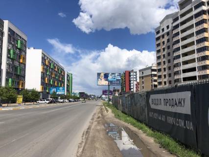Билборд A в Вишневое, Board 3x6м  вул. В. Стуса/вул. Першотравнева, 26, на парковку  50м.  заїзд до "Novus", навпроти ЖК "НОВОБУД", ЖК "Квартал Крюківщина", ЖК "Європейське Місто", ЖК "Піонерський", ЖК "Сакура", в бік м Київ фото 1
